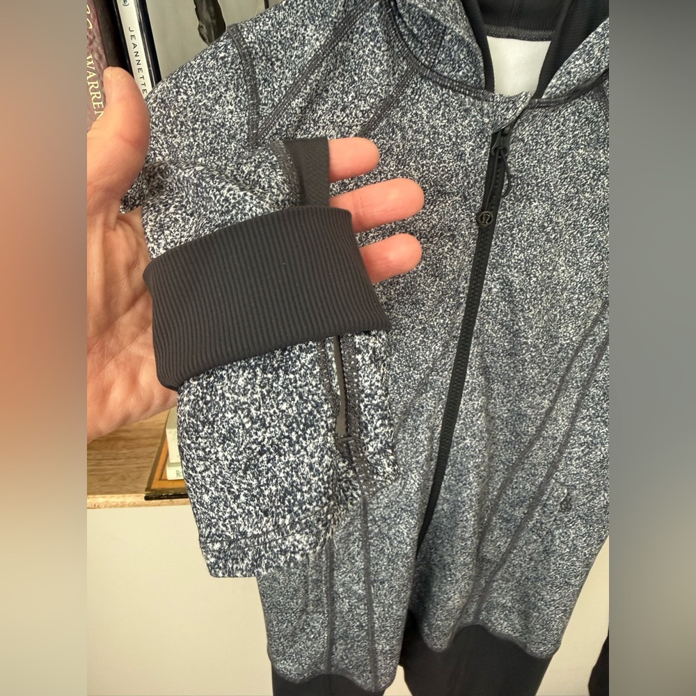 Lululemon Daily Practice
Jacket in Rio Mist - Picture 3 of 11